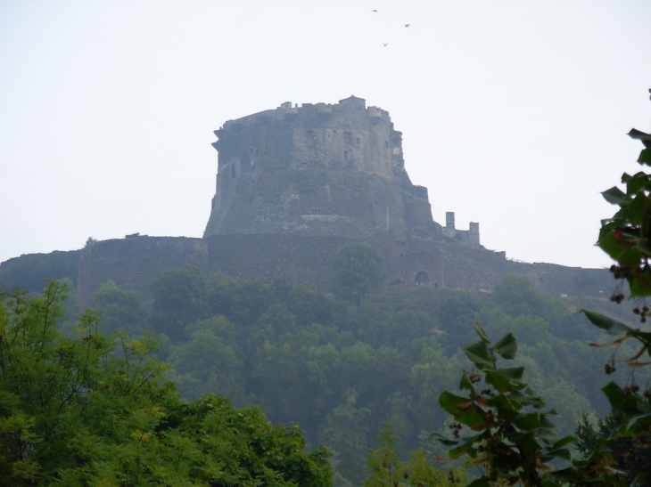 Chateau dans la brume d'automne - Murol