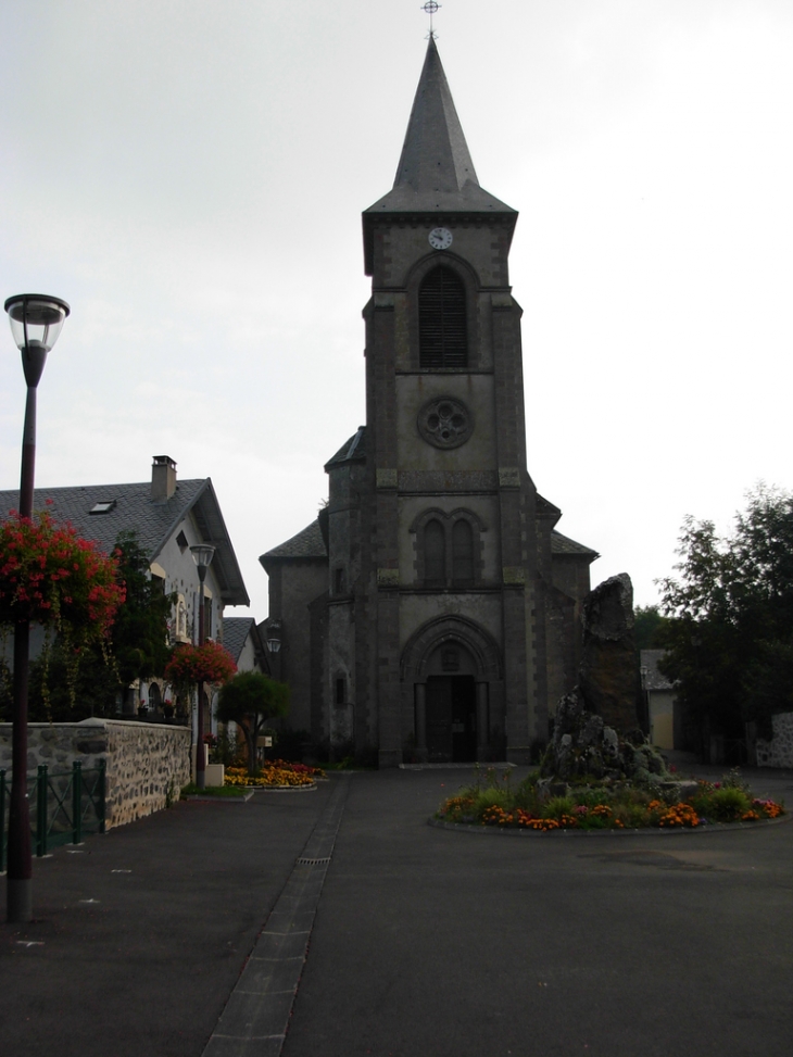 Place de l'église - Murol