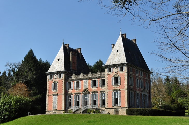 Chateau de la Montmarie - Olliergues