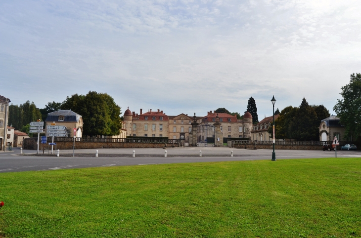 Le Château - Parentignat