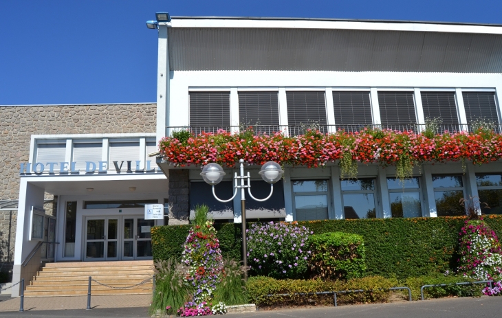 Hotel-de-Ville - Puy-Guillaume