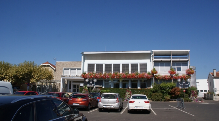 Hotel-de-Ville - Puy-Guillaume