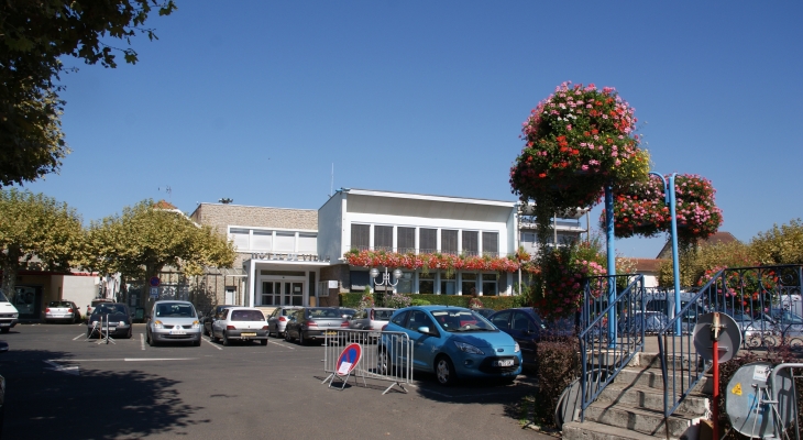 Hotel-de-Ville - Puy-Guillaume