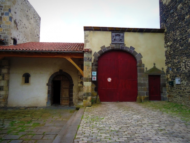 Opme village, commune de Romagnat