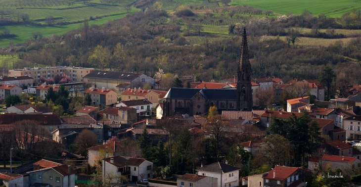 Eglise de Saint-amant- tallende. - Saint-Amant-Tallende