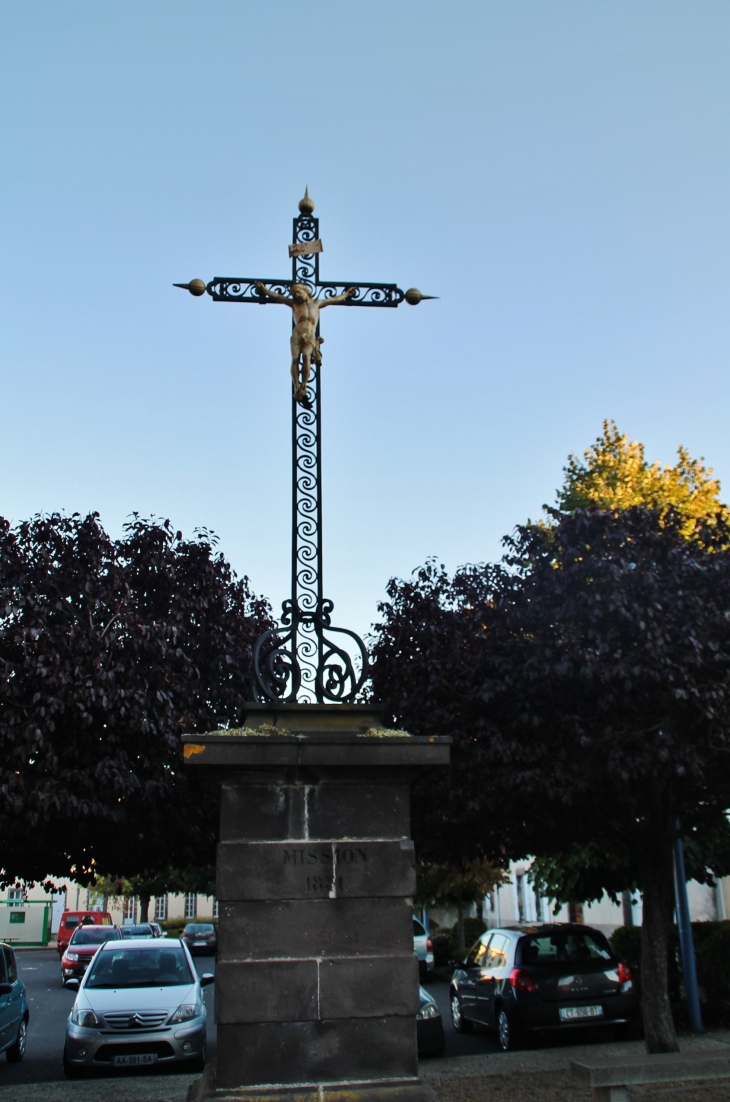 Calvaire - Saint-Amant-Tallende