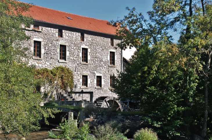 Moulin sur La Couze Pavin - Saint-Cirgues-sur-Couze