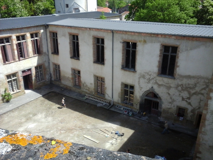 Château vu de la tour. - Saint-Cirgues-sur-Couze