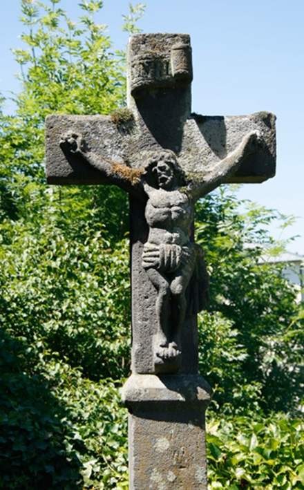Croix en pierre - Saint-Dier-d'Auvergne