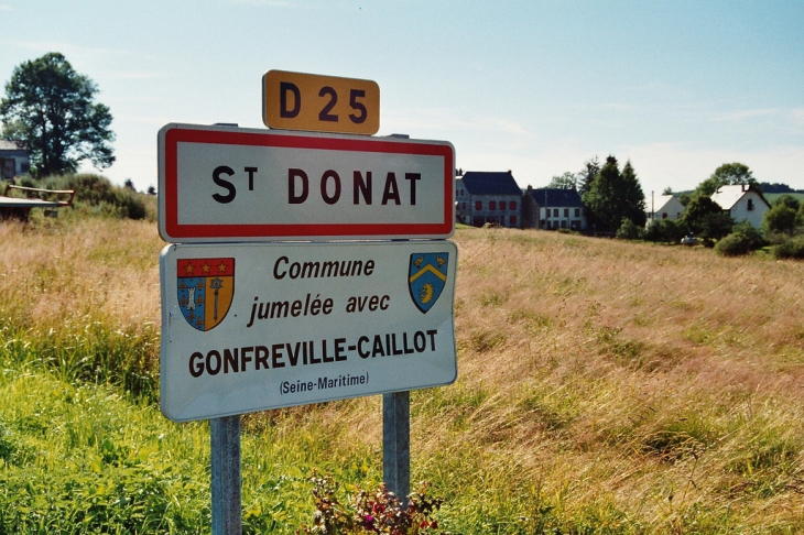 Entrée du Village - Saint-Donat