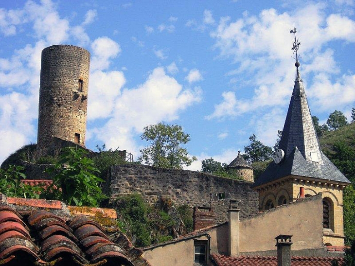 Vue sur le donjon et le clocher - Saint-Floret