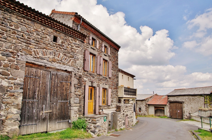 La Commune - Saint-Genès-Champanelle