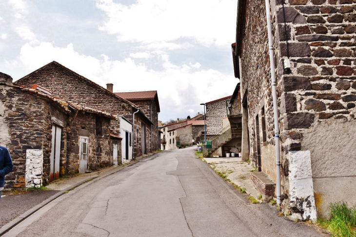 La Commune - Saint-Genès-Champanelle