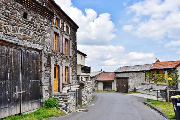 La Commune - Saint-Genès-Champanelle