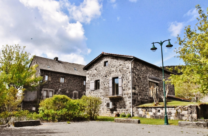 La Commune - Saint-Genès-Champanelle