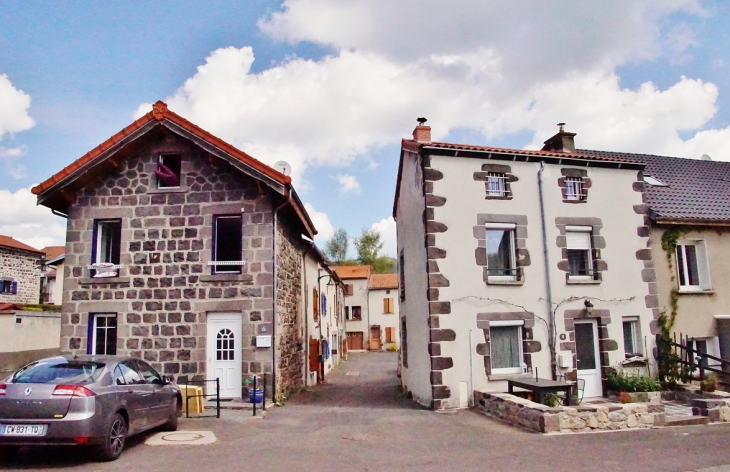 La Commune - Saint-Genès-Champanelle