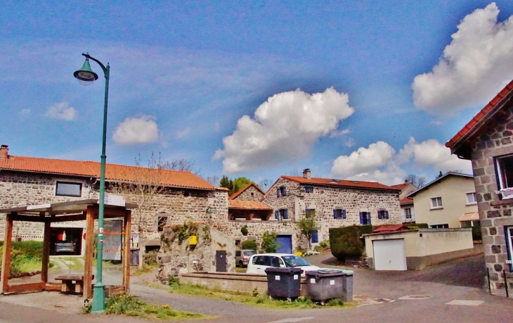 La Commune - Saint-Genès-Champanelle