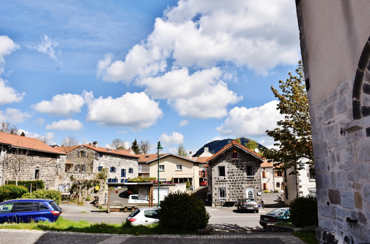 La Commune - Saint-Genès-Champanelle