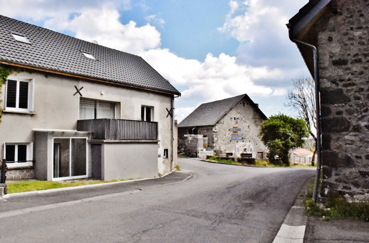 La Commune - Saint-Genès-Champanelle