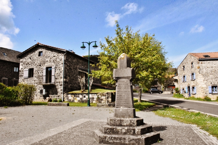 Mémorial - Saint-Genès-Champanelle