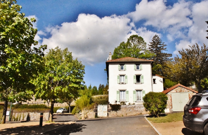 La Commune - Saint-Genès-Champanelle