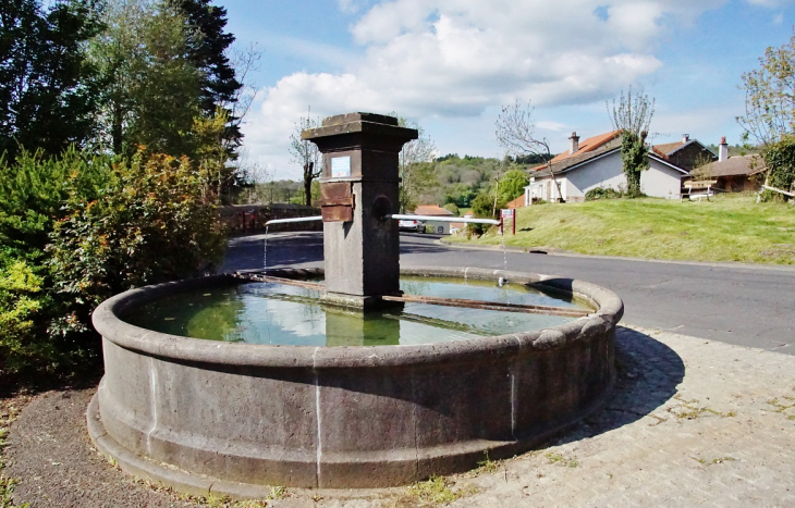 Fontaine - Saint-Genès-Champanelle