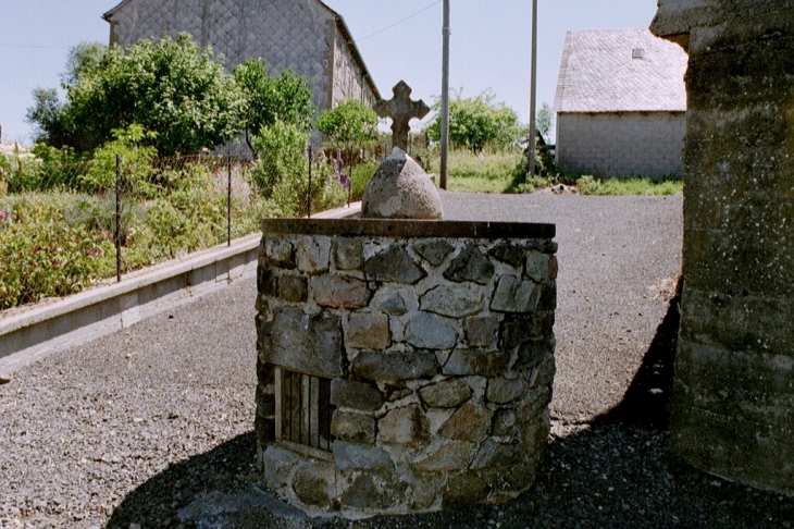 La source ste Marguerite - Saint-Genès-Champespe