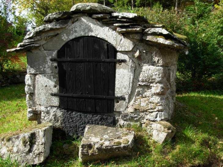 Le puits de Boussoux (St Genès) - Saint-Genès-Champespe