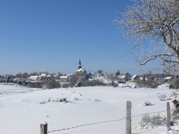 St Genès,  avec soleil et neige - Saint-Genès-Champespe