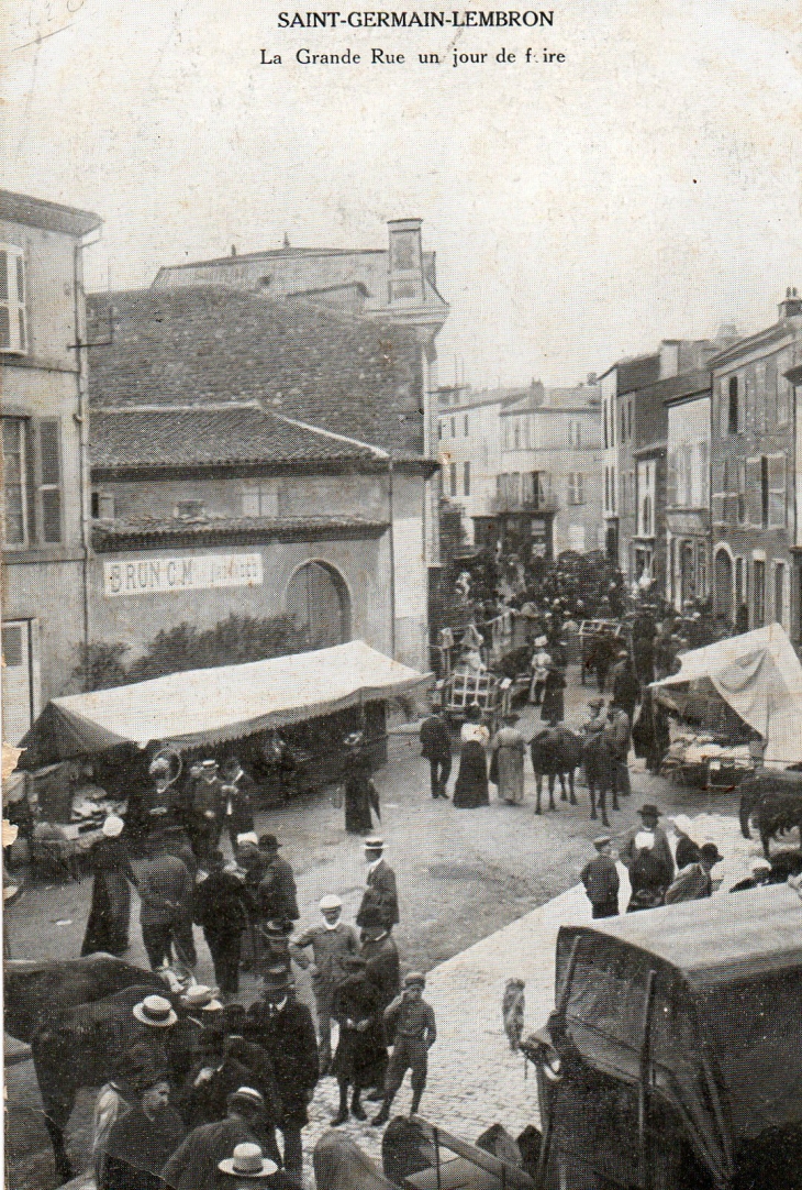 Foire place du Marché aux veaux - Saint-Germain-Lembron