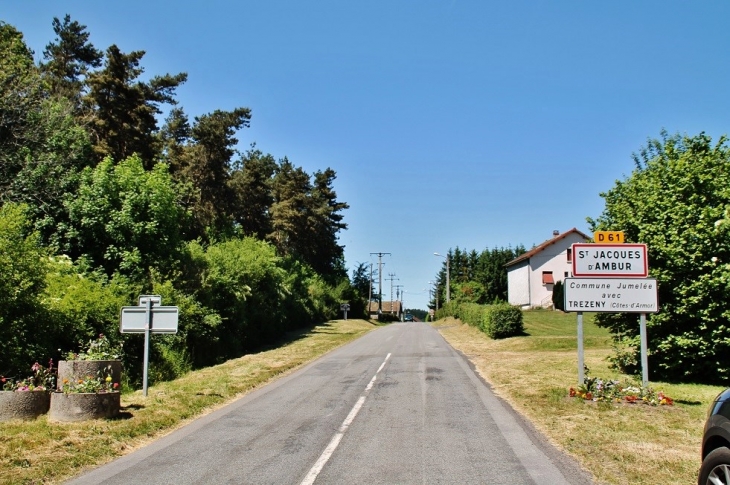 Le Village - Saint-Jacques-d'Ambur