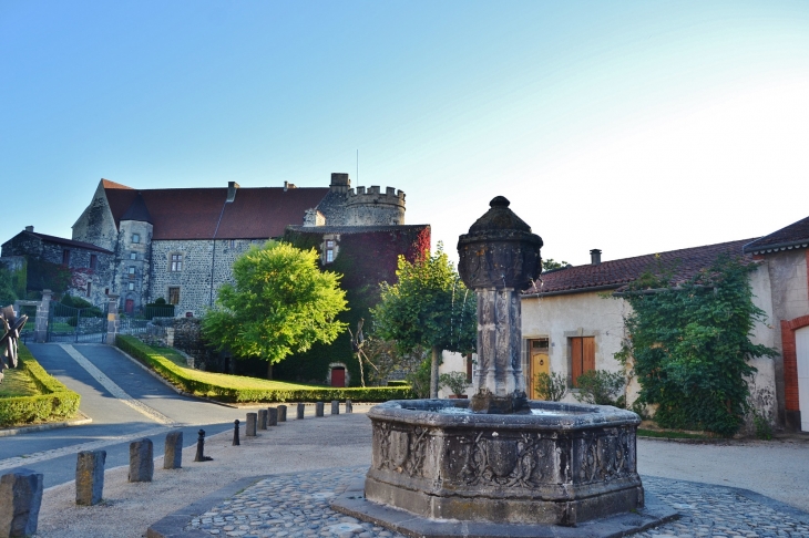 Le Château et la Fontaine - Saint-Saturnin