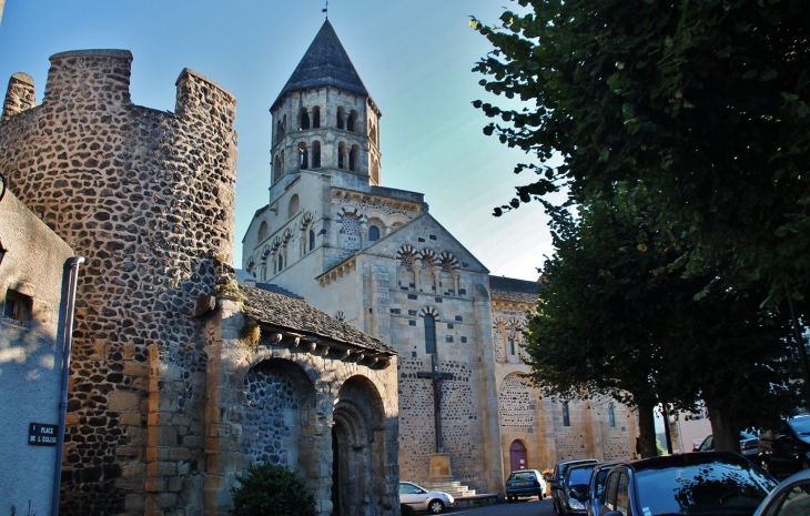   Chapelle Sainte-Madeleine et église St Saturnin - Saint-Saturnin