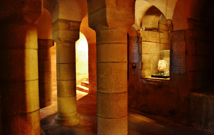 ++église Saint-Saturnin ( Crypte )