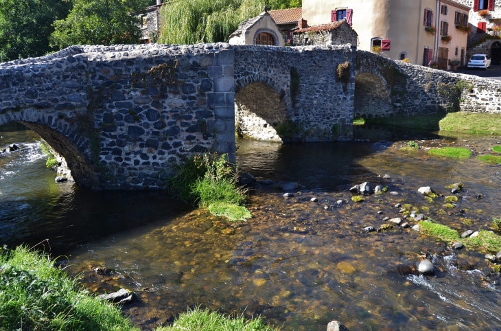 La Couze Pavin et le Pont Vieux - Saurier