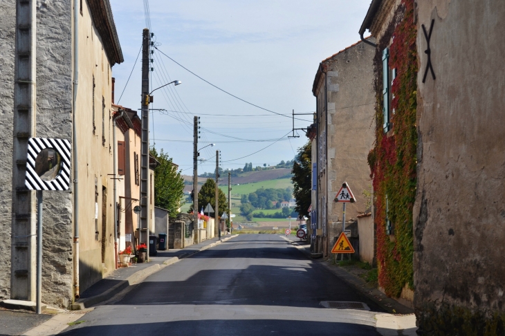  - Varennes-sur-Usson