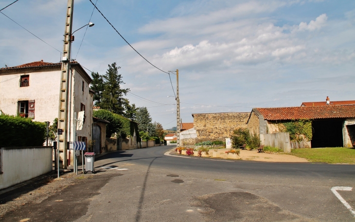  - Varennes-sur-Usson