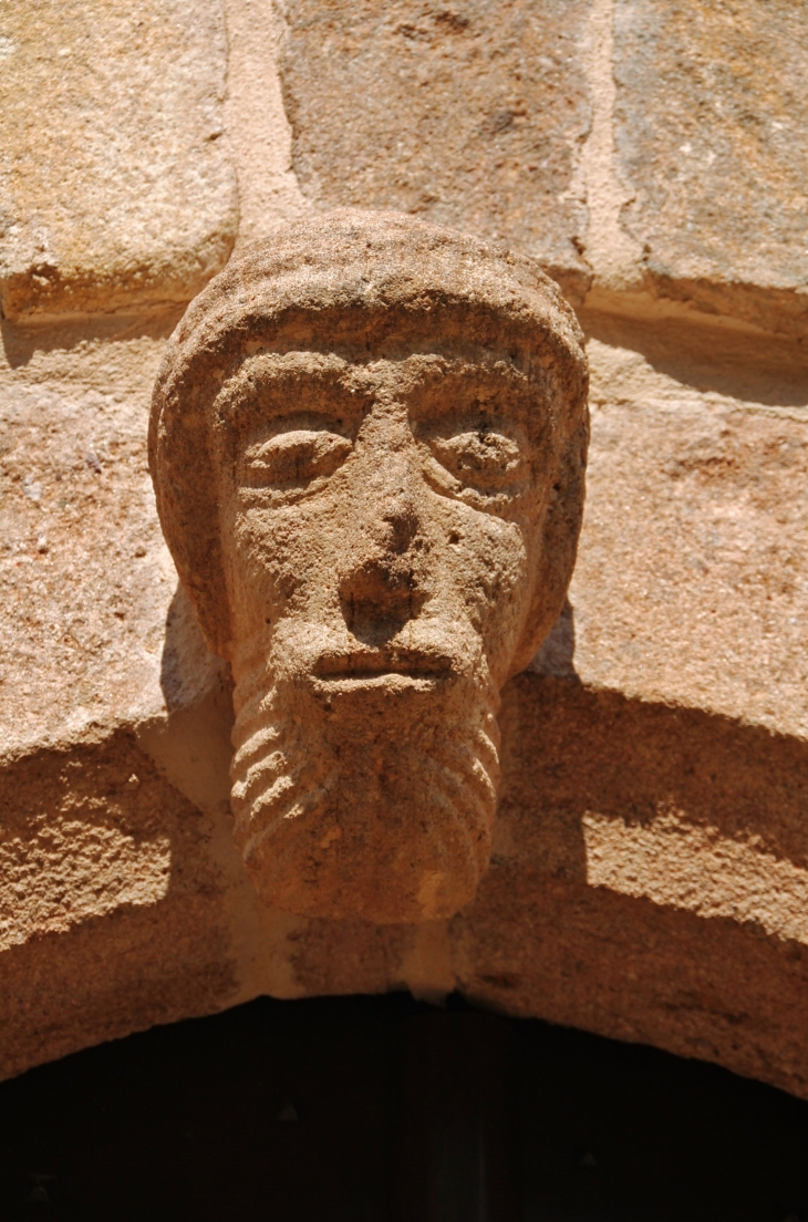 L'église ( Détail du Portail ) - Varennes-sur-Usson