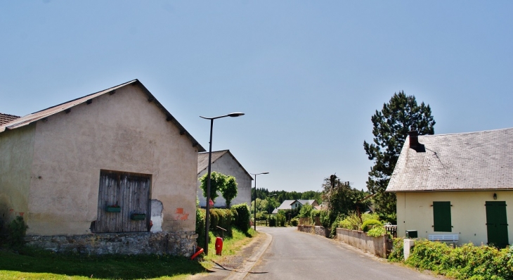 Le Village - Verneugheol