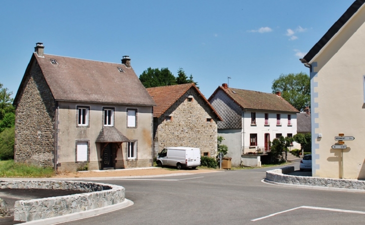 Le Village - Verneugheol