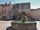 Photo précédente de Vic-le-Comte Fontaine Place du Vieux Marché 