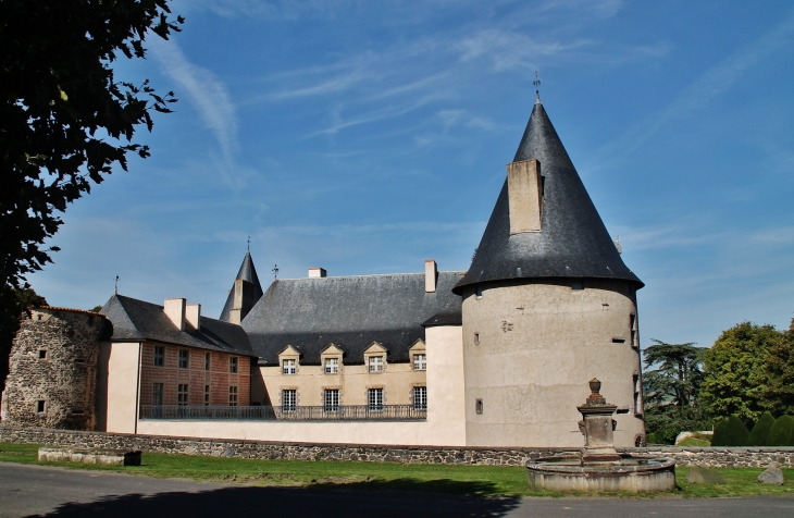 Le Château et la Fontaine - Villeneuve