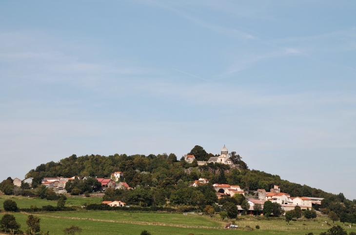 Vue sur l'église de Colamine-sur-Vodable