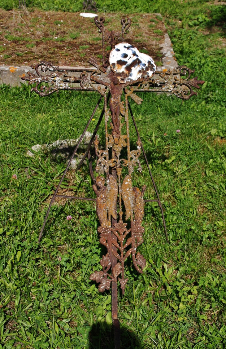 ² église de Colamine-sur-Vodable ( Croix du Cimetière )