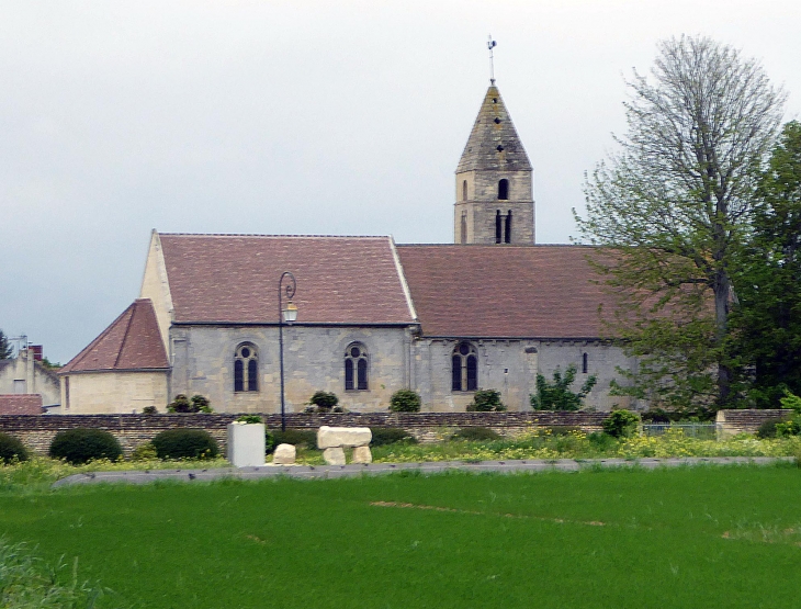 L'église. Le 1er Janvier 2016 les communes Anguerny et Colomby-sur-Thaon ont fusionné  pour former la nouvelle commune Colomby-Anguerny.