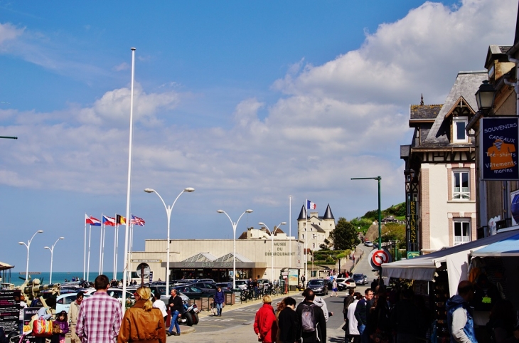 La Ville ( Le Musée du Débarquement ) - Arromanches-les-Bains