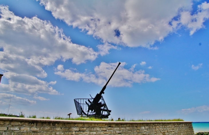 Matériel Militaire - Arromanches-les-Bains