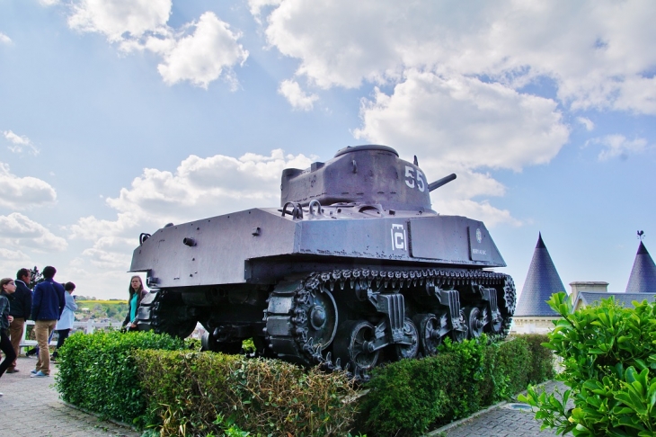 Matériel Militaire - Arromanches-les-Bains