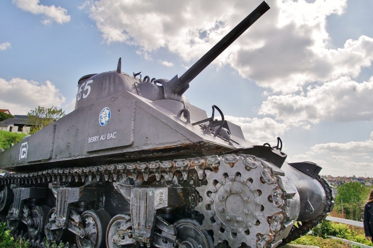 Matériel Militaire - Arromanches-les-Bains