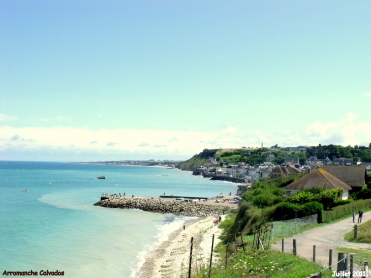 Plage d'Arromanches La percée a été faite preès de la jetée le 6 juin 1944 - Arromanches-les-Bains